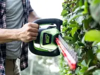 battery operated hedge-trimmer